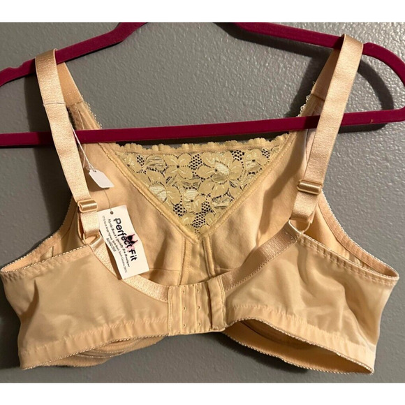 Perfect Fit Wireless Support Bra with Lace Front Size 40C- NWT - Picture 4 of 6